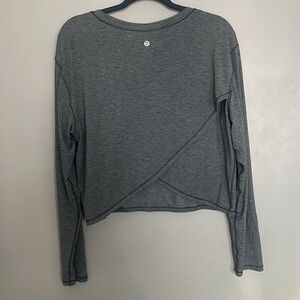Lululemon cropped long sleeve shirt